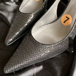 Ellen Tracy sling-back buckle 3” High heel Black Sequin